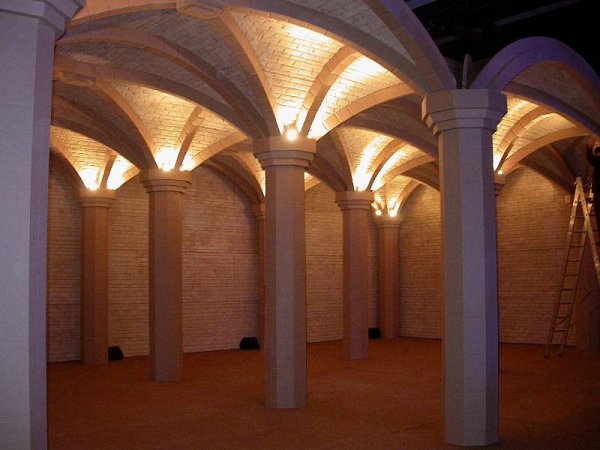 Décor. Hall avec voutes imitation pierre. 100% carton