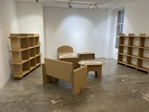 pop-up store avec mobilier en carton pour asics