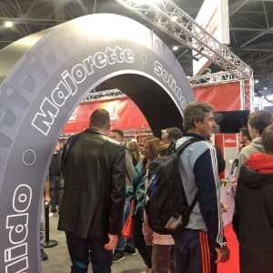 arche en forme de pneu événementiel