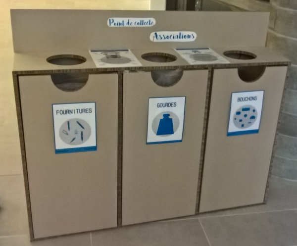 Poubelle de tri en carton