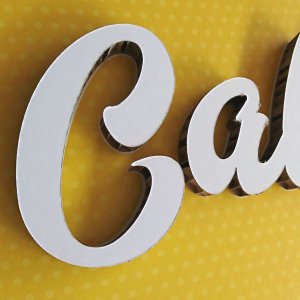 Lettres découpées en carton