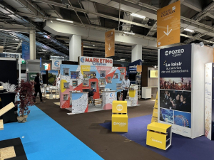 comptoir d'accueil en carton stand