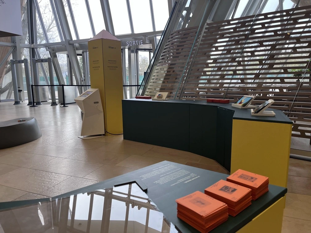 mobilier d'exposition musée tables présentoirs