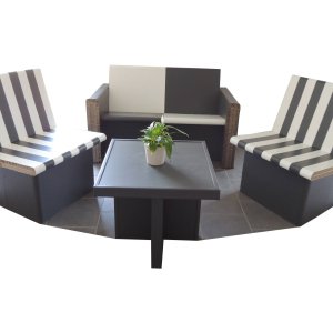 Ensemble canapé, fauteuils, table basse en carton