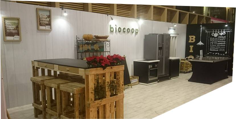 Stand en bois de pallets et carton